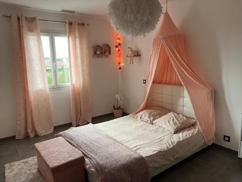 Postel nebo postele na pokoji v ubytování Villa Kaly,piscine privée plein sud, climatisation, internet