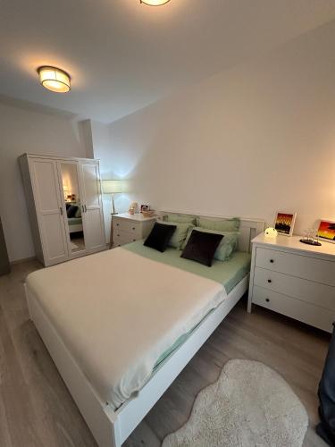 a bedroom with a large white bed and a mirror at Elegant Park Copou 2 rooms AB Homes in Iaşi