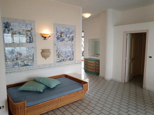 a room with a bed and a television in it at Beach casa sul mare in Termoli