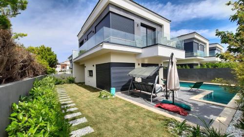 Πισίνα στο ή κοντά στο Çeşme merkezde özel havuzlu villa, private pool villa at Cesme center