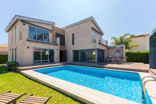 Villa Beachside Retreat by ON Travel