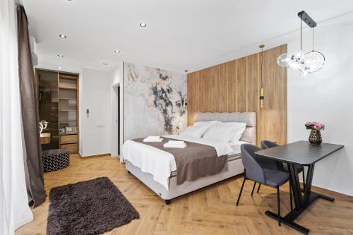 Postel nebo postele na pokoji v ubytování Dekaderon Lux Apartments