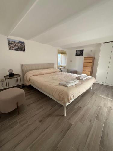 מיטה או מיטות בחדר ב-Da Ruggero al Massimo - Mansard 1,80m