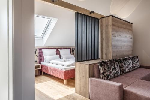 Säng eller sängar i ett rum på Alpen Krone Kehlegg