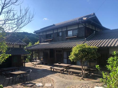 a building with a picnic table in front of it at みちくさ能勢 in Noma-naka