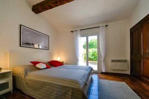 a bedroom with a bed with a television on the wall at Charmante maison Porticcio in Porticcio