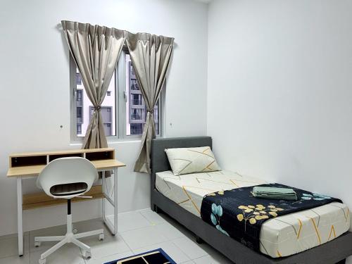 Postel nebo postele na pokoji v ubytování Cozy 3 Rooms , KLCC view , 100 mbps WIFI , Netflix by Noon's Homestay