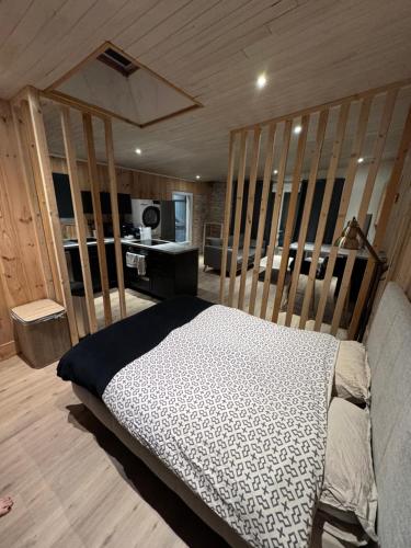 Cama ou camas em um quarto em Studio de 35m2 en plein centre