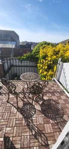 Whole House with a private garden and terrace, central Brighton photo 12