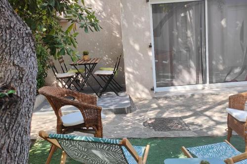 Maison avec mezzaninne 1 à 4 pers, jardin et PKG sécure