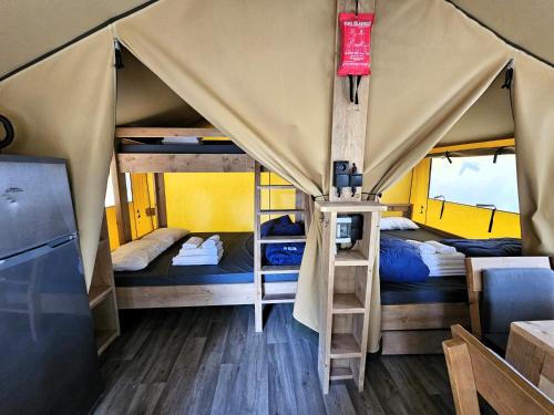 Postel nebo postele na pokoji v ubytování Amadria Park Camping Trogir - Glamping Tents