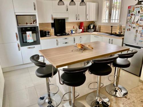 Fotografie z fotogalerie ubytování Superbe Maison à Saint-Ouen v destinaci Saint-Ouen