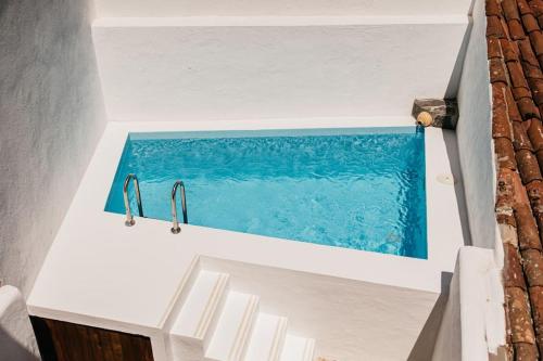 an overhead view of a swimming pool in a house at Casa do Sossego Monsaraz in Monsaraz