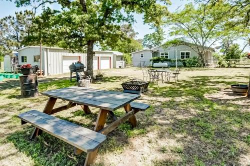 Κήπος έξω από το Stay Awhile in Smithville