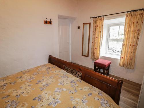 a bedroom with a bed and a window at Teach Phaidí Mhóir in Donegal