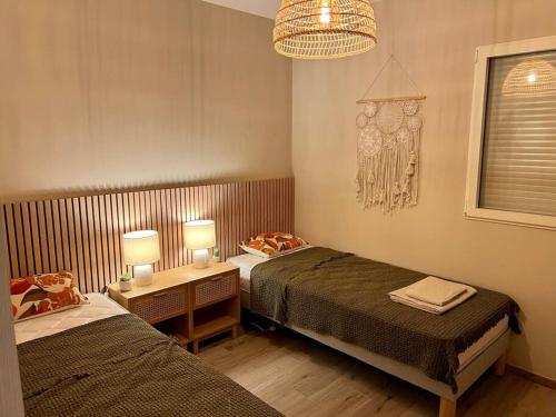 Postel nebo postele na pokoji v ubytování joli T4 centre ville Porticcio