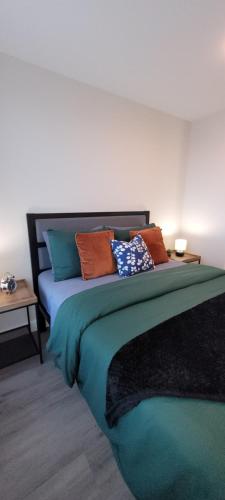 Säng eller sängar i ett rum på Luxury Panorama Family-Sized Suite