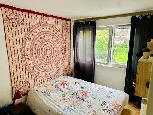 a bedroom with a bed with a large wall at La C@sa: Appartement lumineux de 4pièces / 3ch/ Balcon/ Parking in Bagnolet
