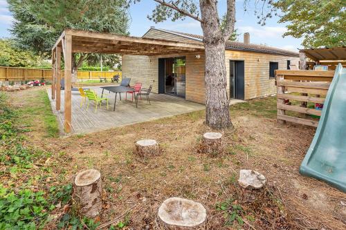 Photo de la galerie de l'établissement La maison en bois - confortable et paisible avec jardin, à Gorges
