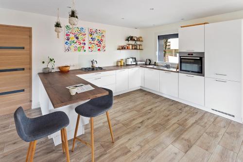 Photo de la galerie de l'établissement La maison en bois - confortable et paisible avec jardin, à Gorges