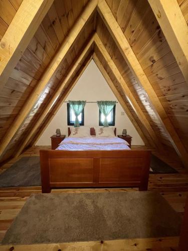 Ένα ή περισσότερα κρεβάτια σε δωμάτιο στο Vila Cicarelli Zabljak