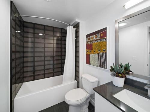 a bathroom with a toilet and a tub and a sink at Luxury 1 Bedroom 1Bath Convention Center in Seattle