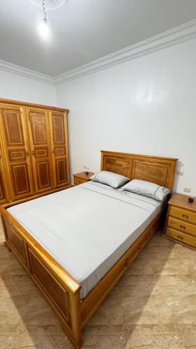 Tempat tidur dalam kamar di Appartamento Vacanze a Martil