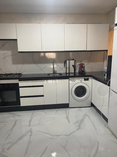 Η κουζίνα ή μικρή κουζίνα στο Manami Appartementen AlHoceima
