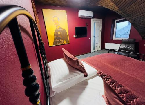 a bedroom with a bed and a red wall at Broken bed hootel in Kaunas