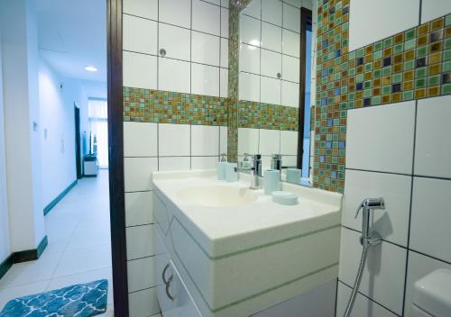 Koupelna v ubytování Elegant Condo in JLT near Metro with QBed, Pool, Gym, Fast Wi-Fi