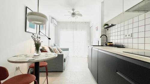 Apartament estilós i renovat a primera línia, amb vistes privilegiades!