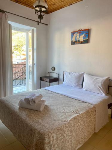 a bedroom with a bed with towels on it at Pension Efie in Hydra