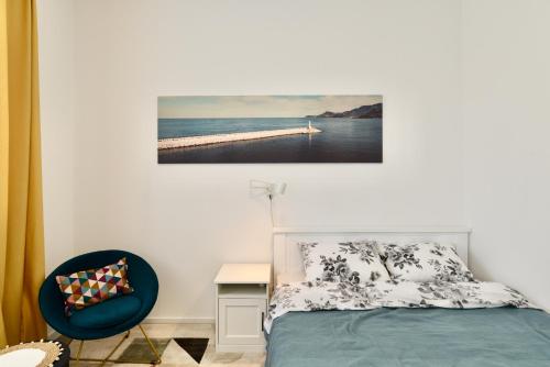 a bedroom with a bed and a blue chair at TriA Studio in Bar