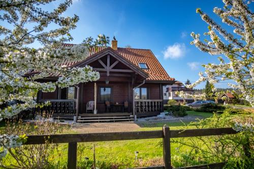 a house with a fence in front of it at Siedlisko Leszczewek in Leszczewek