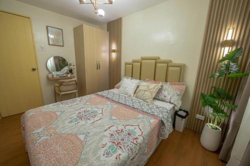 Postel nebo postele na pokoji v ubytování Scarlet Suites Condominium