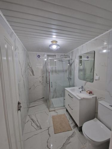Apartamento renovado e luminoso a poucos minutos do centro
