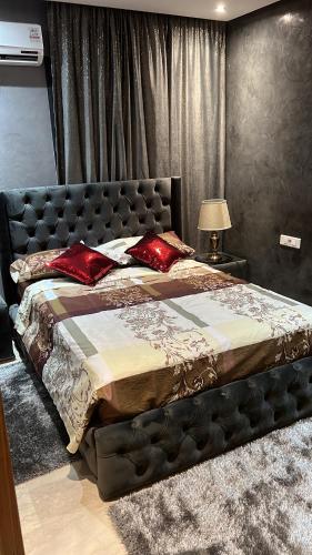 Кровать или кровати в номере appartement en pleine centre gueliz en face théâtre royal