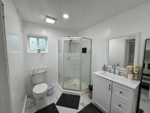 Ένα μπάνιο στο Modern Minimalist Home