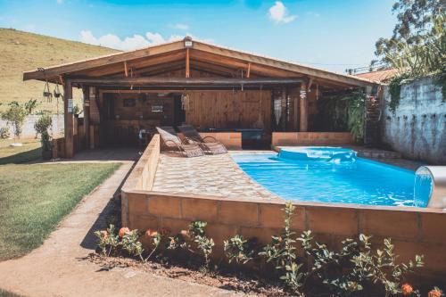 Bazén v ubytování Chácara Rancho do Lago nebo v jeho okolí