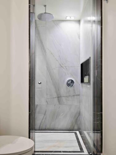 Ein Badezimmer in der Unterkunft Hotel Dama