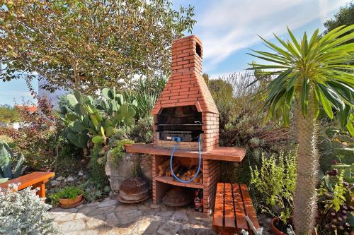 a brick oven in a garden with a bench at Ferienwohnung für 4 Personen ca 80 qm in Bale, Istrien Istrische Riviera in Bale
