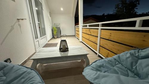 a balcony with a coffee table on a balcony gmaxwell gmaxwell gmaxwell gmaxwell gmaxwell at Grand studio charmant, tout équipé… in Saint-Denis