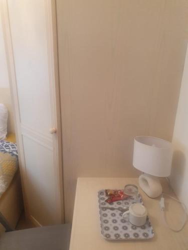 a room with a table with a lamp on it at Tavern Court Shared Facilities in Manchester
