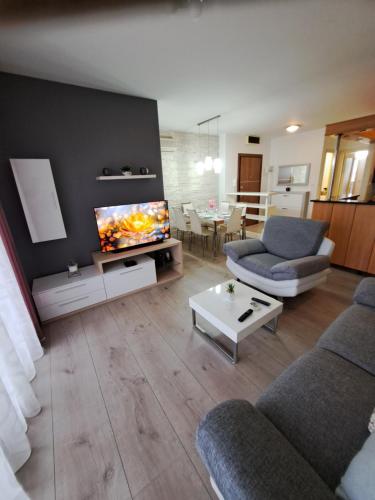 Apartment Holiday in Split, near the old town, three rooms, balcony, garage