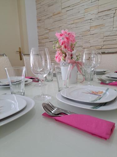 Apartment Holiday in Split, near the old town, three rooms, balcony, garage