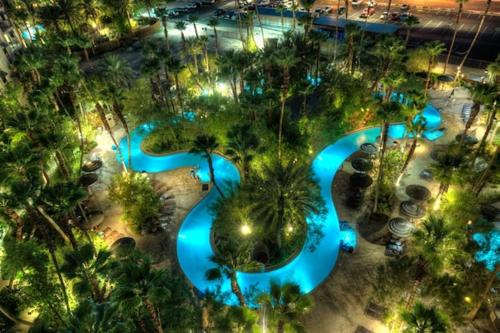 Vue sur la piscine de l'établissement Tahiti Village Resort & Spa ou sur une piscine à proximité