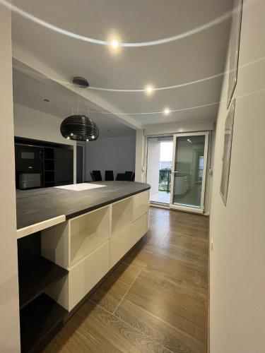 Apartments with parking space Kastel Stafilic, Kastela - 22533