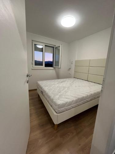 Apartments with parking space Kastel Stafilic, Kastela - 22533