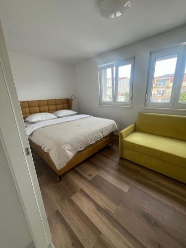 Apartments with parking space Kastel Stafilic, Kastela - 22533