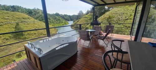 Cabaña Guatapéにあるバルコニーまたはテラス